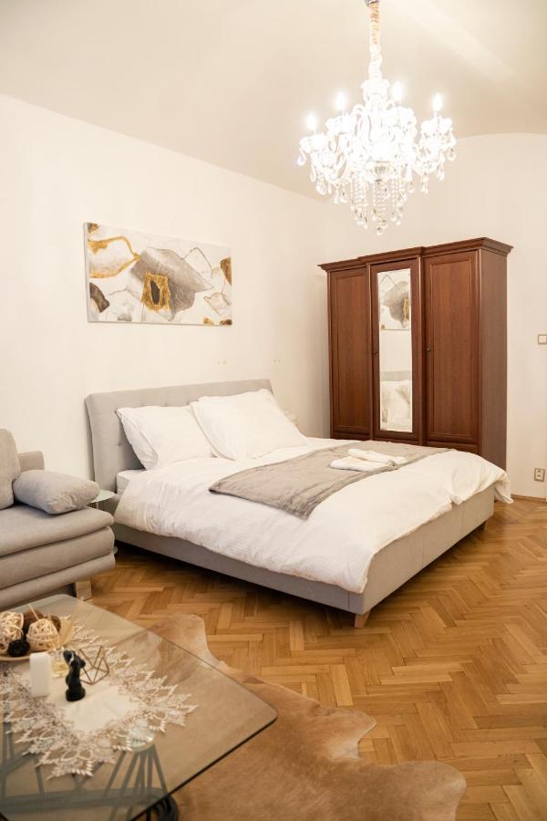Helen Homestay Vaclavske Namesti Prague Ngoại thất bức ảnh
