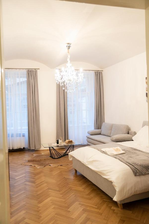 Helen Homestay Vaclavske Namesti Prague Ngoại thất bức ảnh